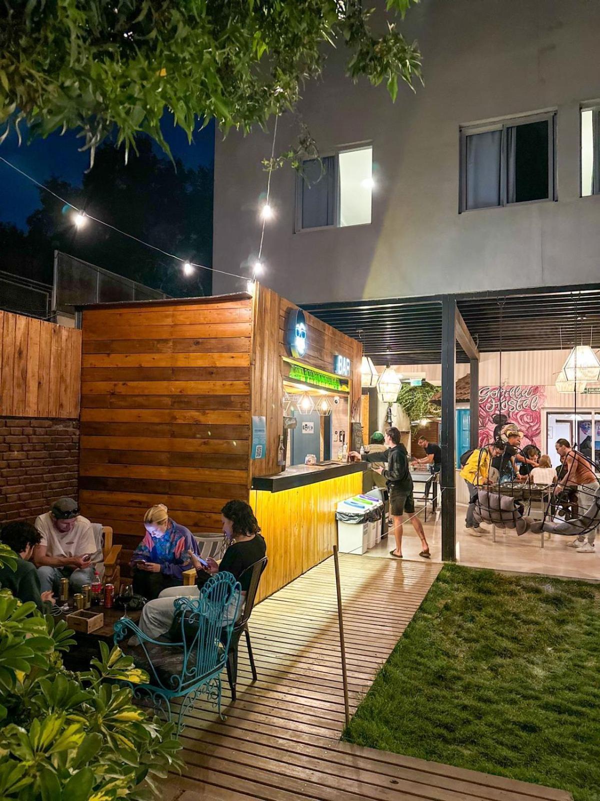 Gorilla Hostel Мендоса Экстерьер фото
